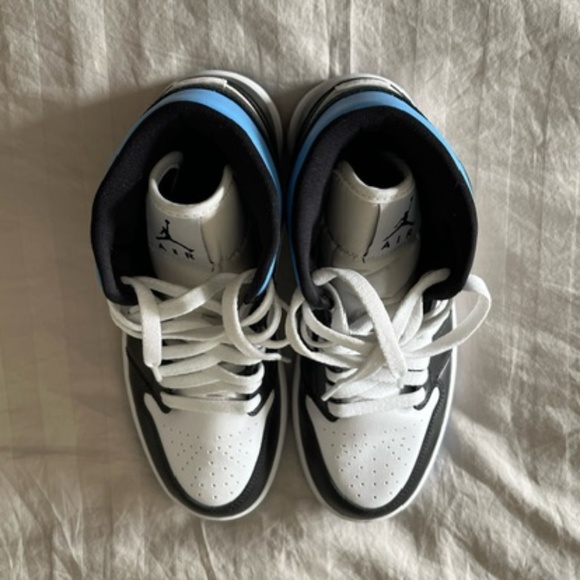 NIKE AIR JORDAN 1 RETRO HIGH OG 8.5W or 7M BLACK WHITE UNIVERSITY BLUE - Picture 4 of 5